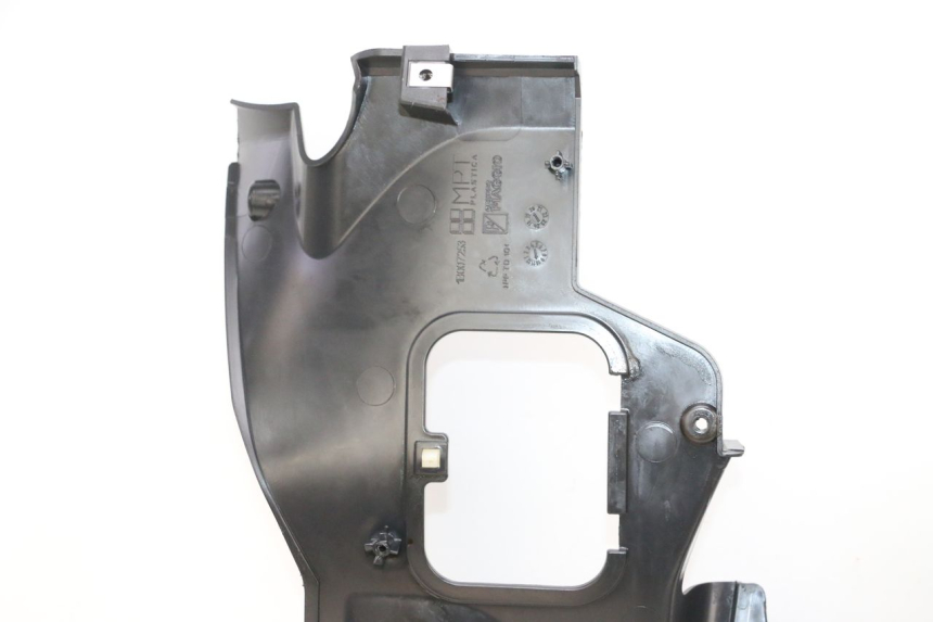 photo de GRILLE RADIATEUR PIAGGIO MP3 HPE 300 (2019 - 2026) - Autre angle de vue