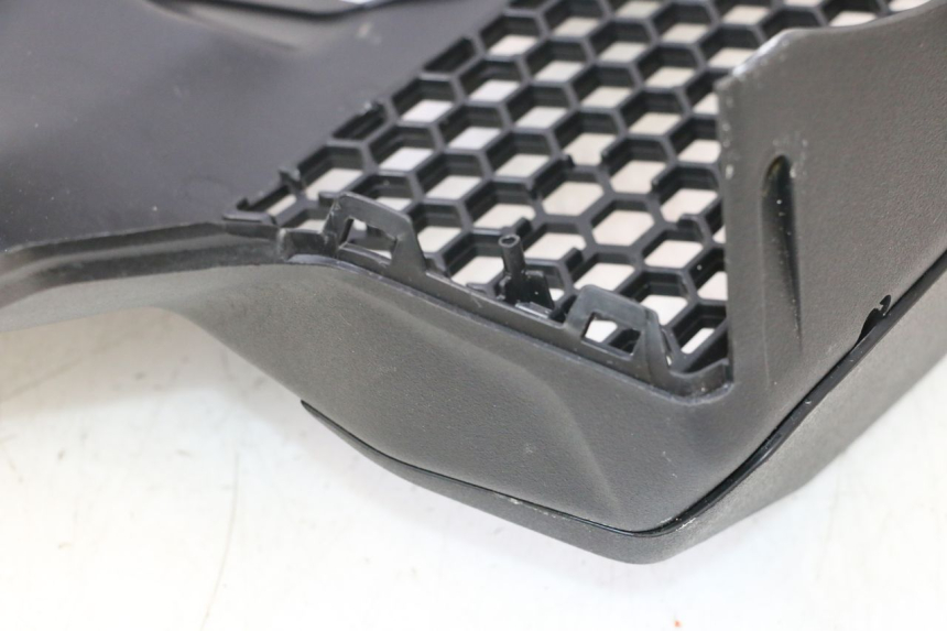 photo de GRILLE RADIATEUR PIAGGIO MP3 HPE 530 (2022 - 2026) - Autre angle de vue