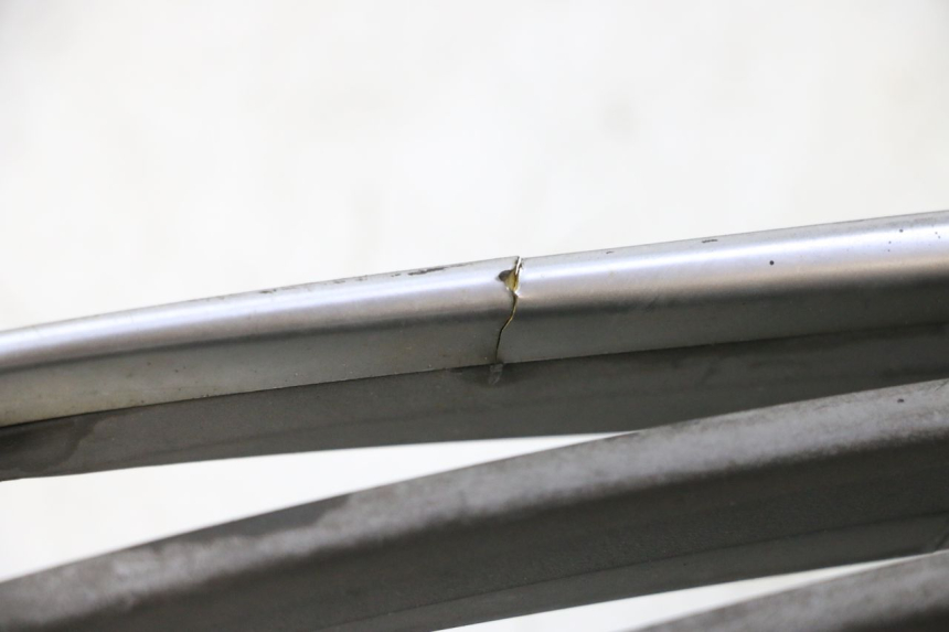 photo de GRILLE RADIATEUR PIAGGIO MP3 LT 300 (2010 - 2016) - Points de fixation