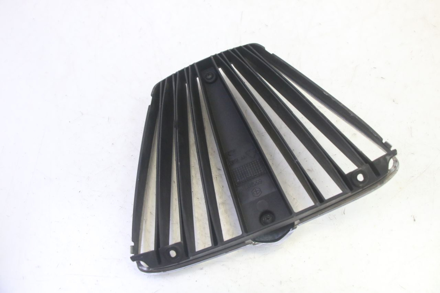 photo de GRILLE RADIATEUR PIAGGIO MP3 RL 250 (2007 - 2010) - Gros plan technique