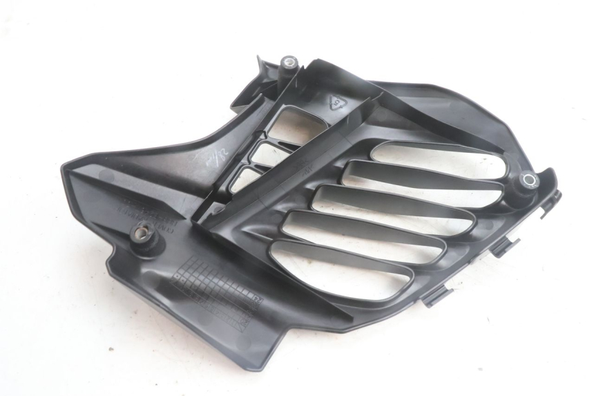 photo de GRILLE RADIATEUR YAMAHA N-MAX NMAX 125 (2021 - 2024) - Gros plan technique