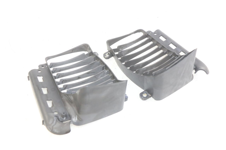 photo de GRILLE RADIATEUR PIAGGIO VESPA GRANTURISMO 125 (2003 - 2007)