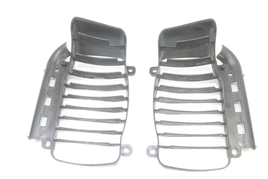 photo de GRILLE RADIATEUR PIAGGIO VESPA GRANTURISMO 125 (2003 - 2007)