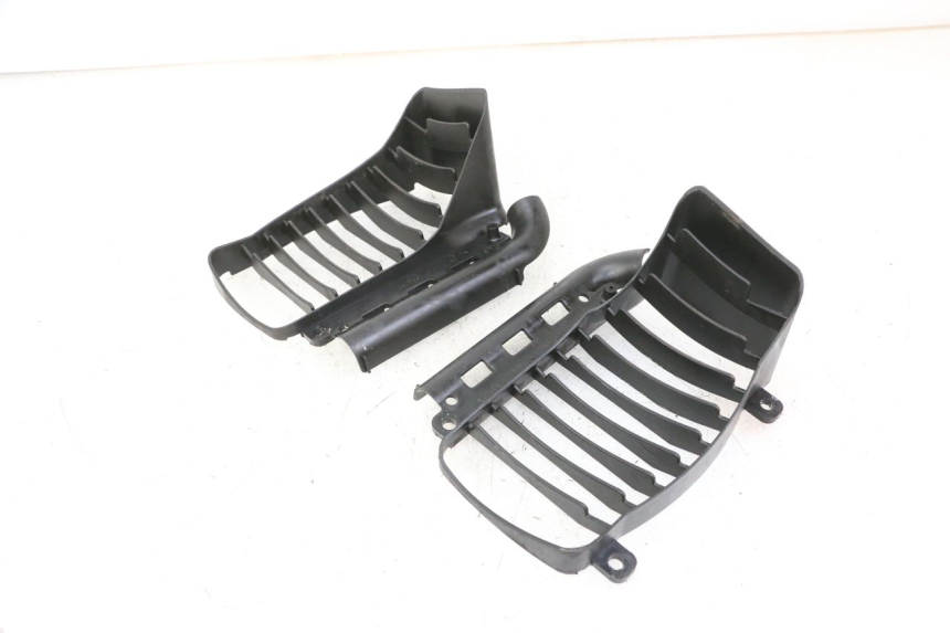photo de GRILLE RADIATEUR PIAGGIO VESPA GRANTURISMO 200 (2004 - 2005)