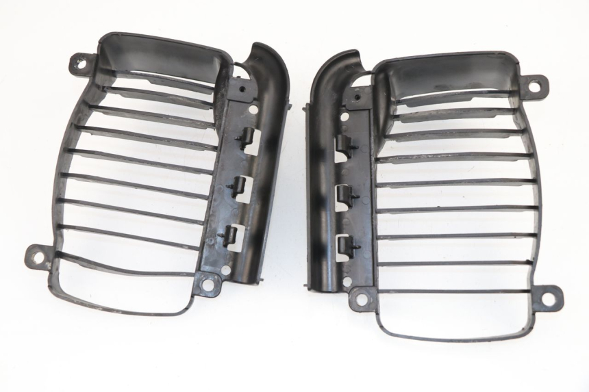 photo de GRILLE RADIATEUR PIAGGIO VESPA GTS 125 (2007 - 2012)