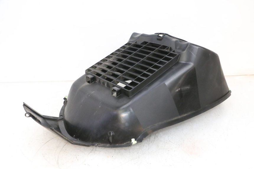 photo de GRILLE RADIATEUR PEUGEOT SATELIS 125 (2013 - 2018) - Autre angle de vue