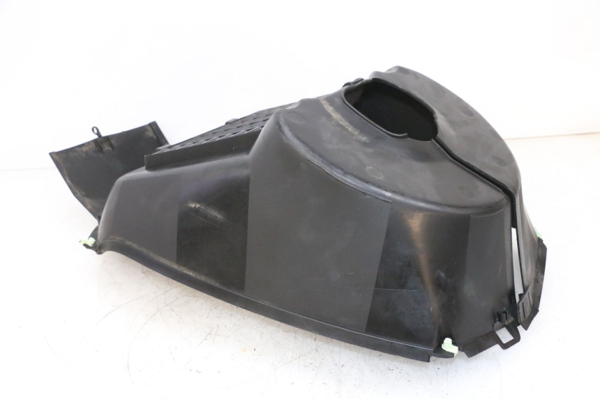 photo de GRILLE RADIATEUR PEUGEOT SATELIS 125 (2013 - 2018) - Gros plan technique