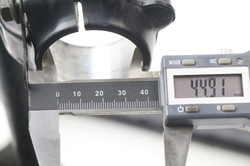 photo de GUIDON HONDA CBR 919 RR FIREBLADE 900 (1998 - 1999) - Détail de la pièce