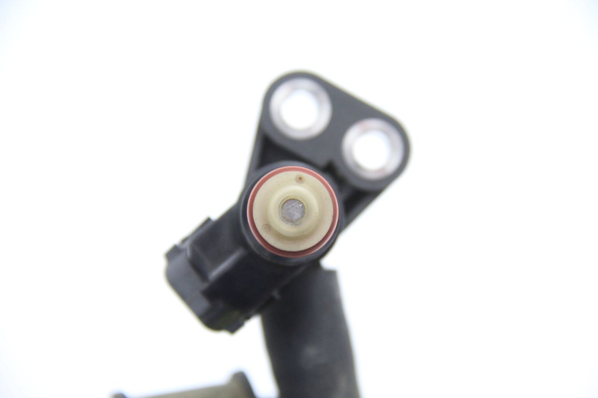 photo de INJECTEUR HONDA FES PANTHEON 125 (2003 - 2007) - Gros plan technique