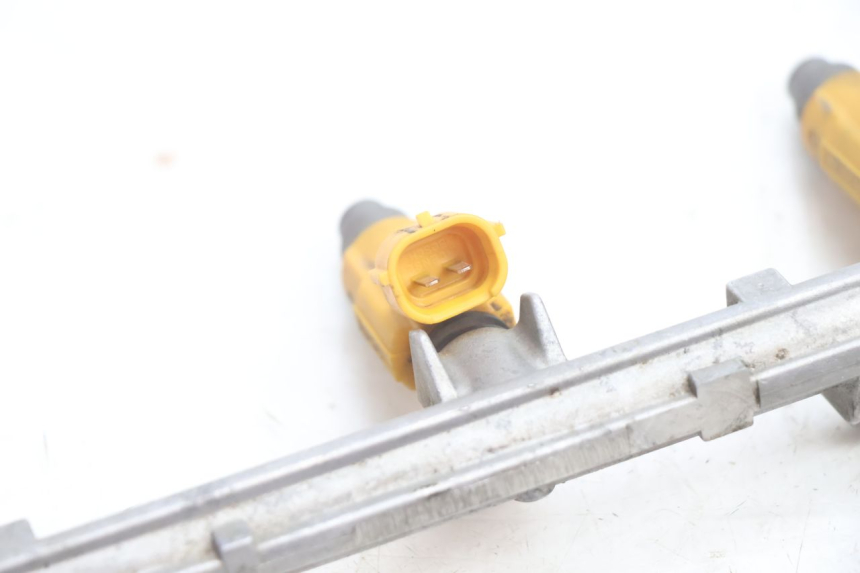 photo de INJECTEUR YAMAHA FJR 1300 (2001 - 2005) - Autre angle de vue