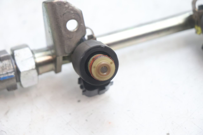 photo de INJECTEUR HONDA FJS SILVER WING SILVERWING 400 (2005 - 2008) - Gros plan technique
