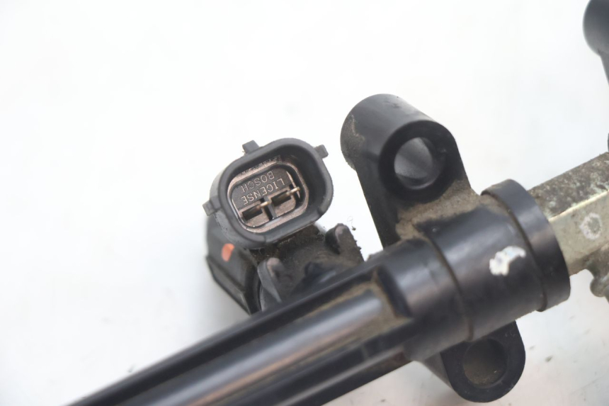 photo de INJECTEUR SUZUKI GSR 600 (2005 - 2012) - Autre angle de vue