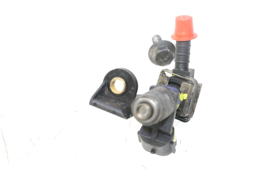 photo de INJECTEUR PEUGEOT SATELIS 125 (2006 - 2009) - Gros plan technique