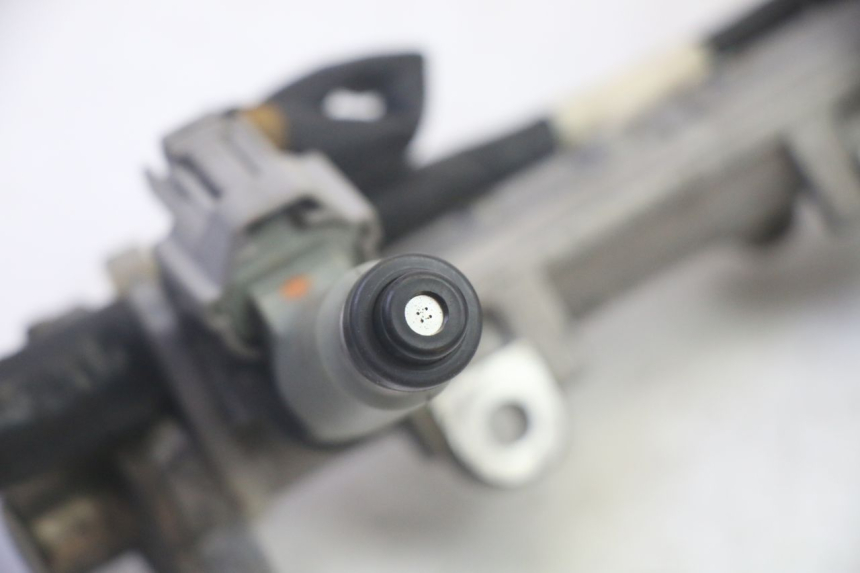 photo de INJECTEUR YAMAHA TDM ABS 900 (2002 - 2014) - Vue d’ensemble