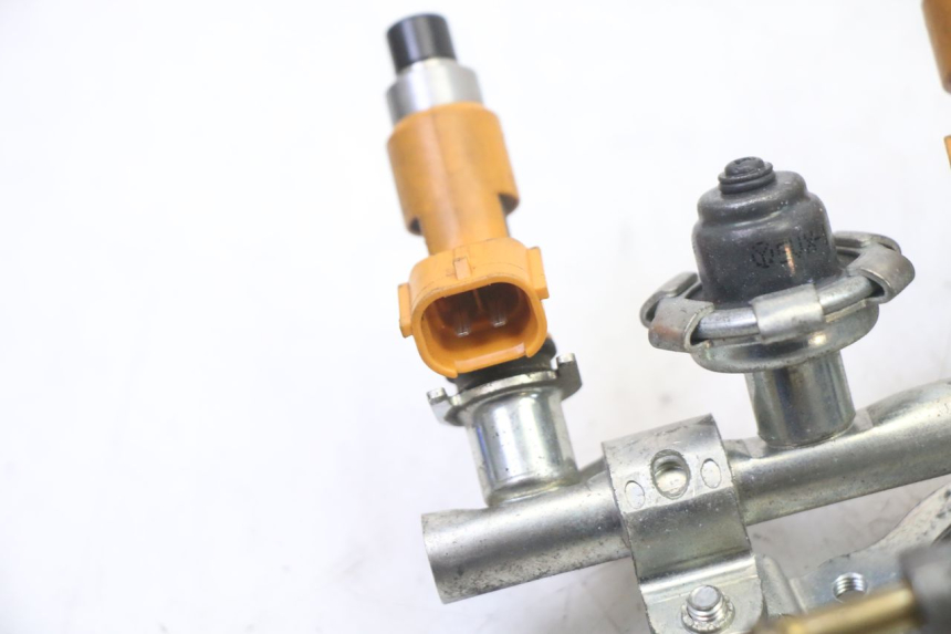photo de INJECTEUR YAMAHA XJ6 ABS 600 (2008 - 2016)