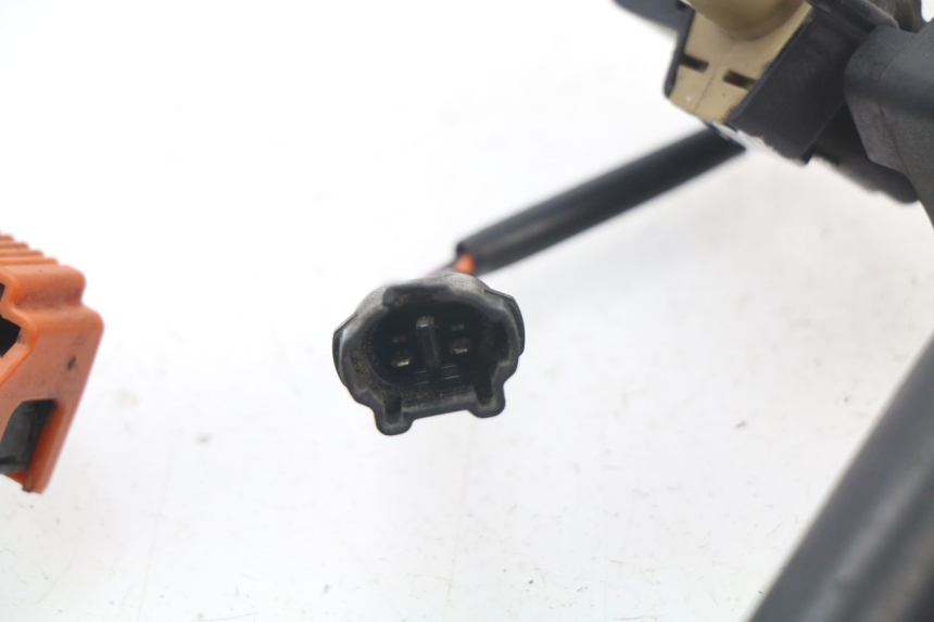 photo de INJECTEUR YAMAHA YBR 125 (2007 - 2009) - Détails caractéristiques