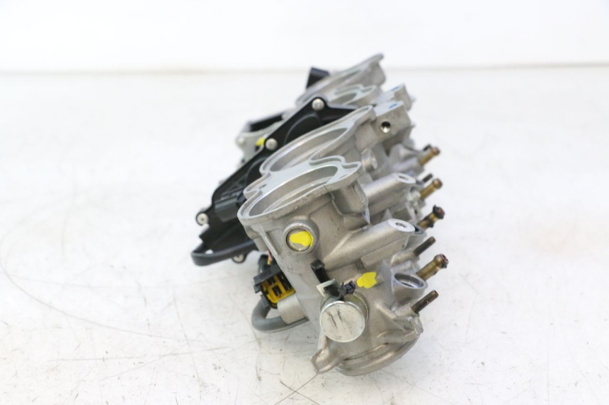 photo de INJECTION YAMAHA FZ8 800 (2010 - 2016) - Autre angle de vue