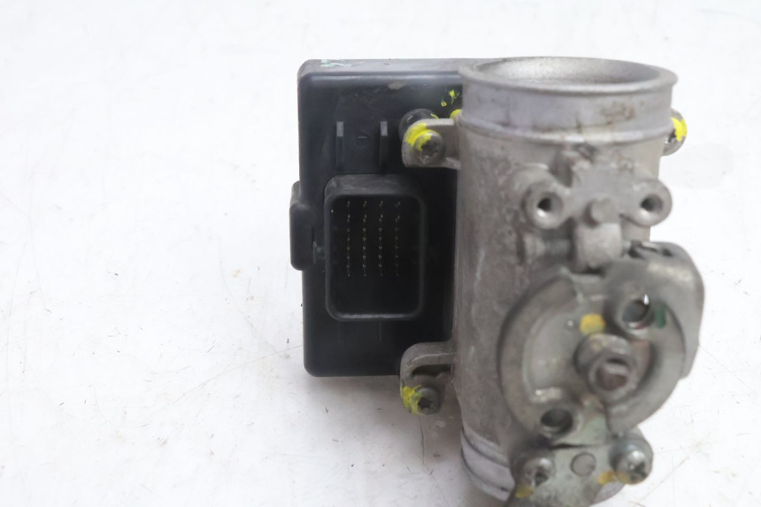 photo de INJECTION PEUGEOT SATELIS 125 (2013 - 2018) - Gros plan technique