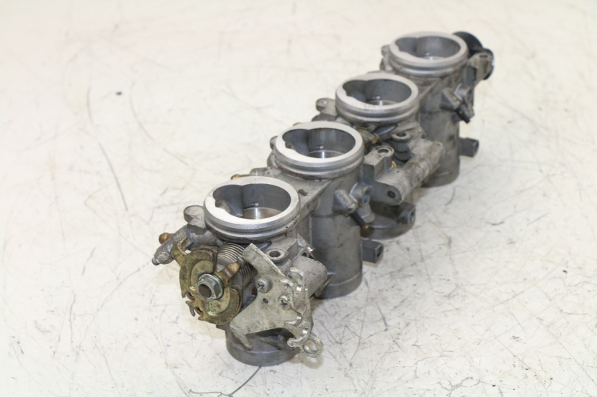 photo de INJECTION YAMAHA FZ6 FAZER 600 (2004 - 2006)