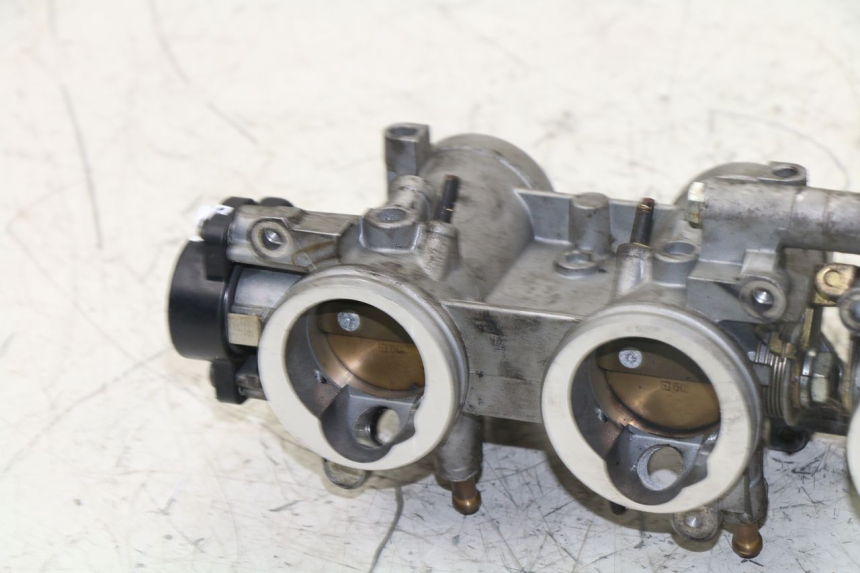 photo de INJECTION YAMAHA FZ6 FAZER 600 (2004 - 2006)
