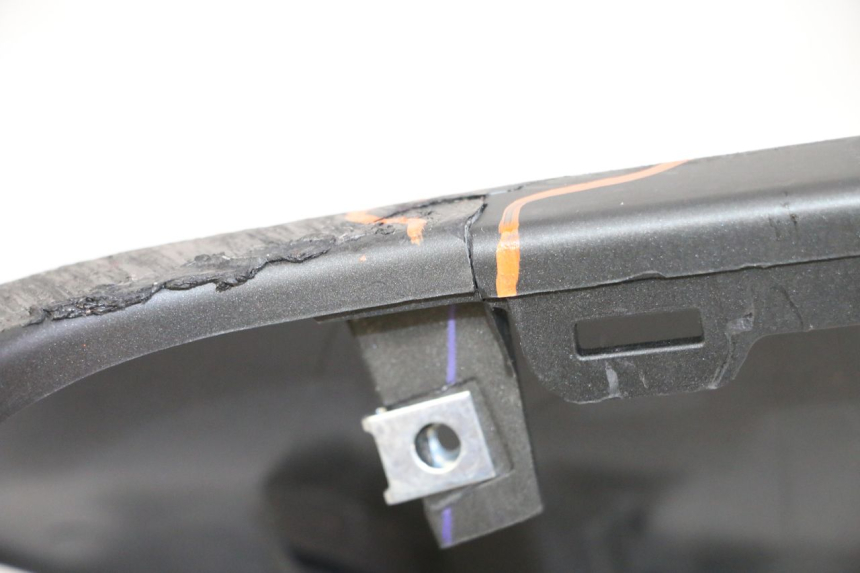 photo de INTERIEUR TETE FOURCHE DROIT YAMAHA XMAX X-MAX 125 (2021 - 2025) - Zoom état d’usage