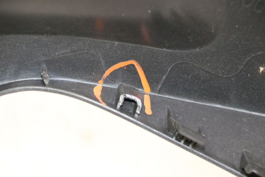 photo de INTERIEUR TETE FOURCHE DROIT YAMAHA XMAX X-MAX 125 (2021 - 2025) - Points de fixation