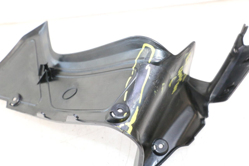 photo de INTERIEUR TETE FOURCHE GAUCHE YAMAHA FZ8 800 (2010 - 2016) - Points de fixation