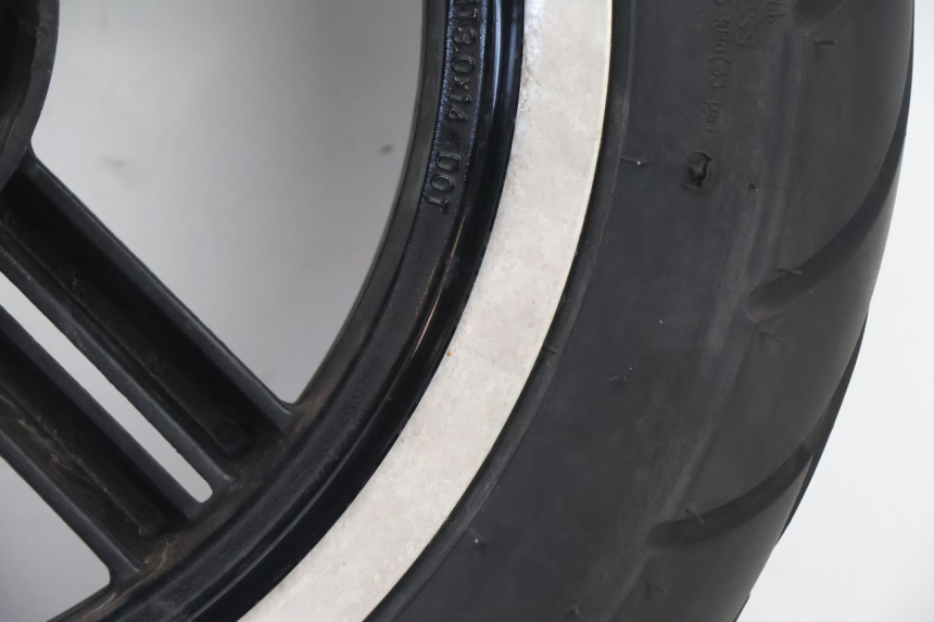 photo de JANTE ARRIÈRE ET PNEU KYMCO AGILITY CITY 16P 125 (2015 - 2024) - Focus structure