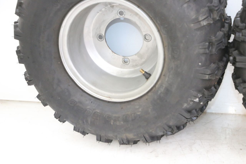 photo de JANTE ARRIÈRE ET PNEU ANGELL ENFANT 1 - Détails caractéristiques