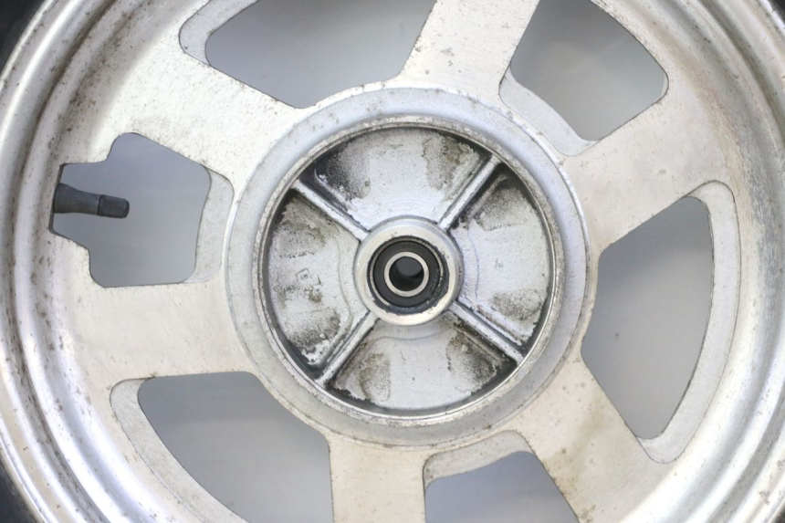 photo de JANTE ARRIÈRE ET PNEU HYOSUNG GV AQUILA 125 (2000 - 2004)