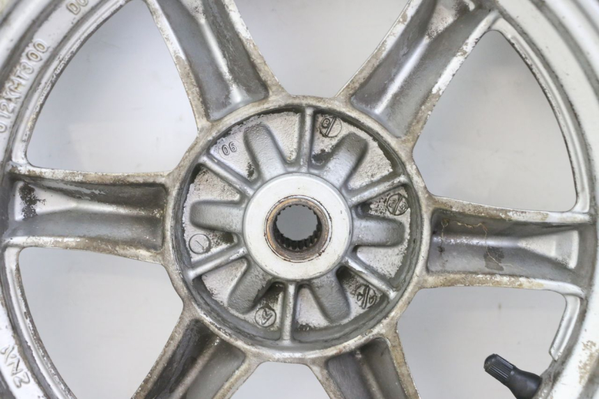 photo de JANTE ARRIÈRE ET PNEU SUZUKI BURGMAN 125 (2007 - 2014)