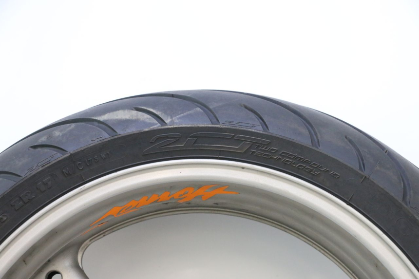 photo de JANTE ARRIÈRE ET PNEU HONDA CB F HORNET 600 (2005 - 2006) - Zoom composants