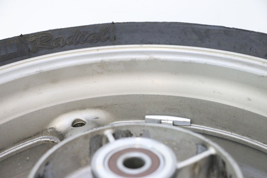 photo de JANTE ARRIÈRE ET PNEU HONDA CB F HORNET 600 (2005 - 2006) - Gros plan technique