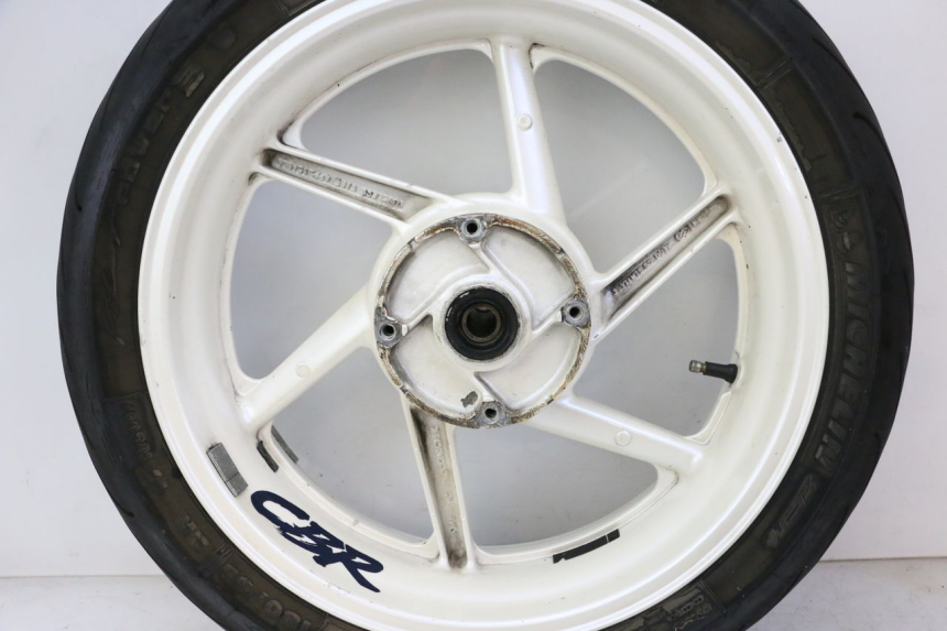 photo de JANTE ARRIÈRE ET PNEU HONDA CBR RR FIREBLADE 900 (1992 - 1994)