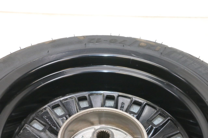 photo de JANTE ARRIÈRE ET PNEU PEUGEOT DJANGO 4T 50 (2014 - 2019) - Vue d’ensemble