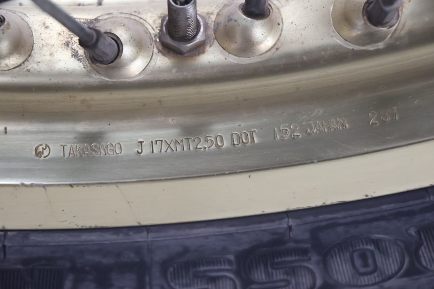 photo de JANTE ARRIÈRE ET PNEU SUZUKI DR S 600 (1985 - 1989) - Focus structure