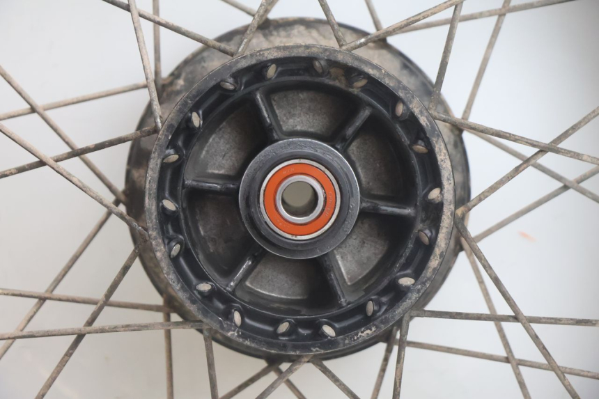 photo de JANTE ARRIÈRE ET PNEU SUZUKI DR S 600 (1985 - 1989) - Autre angle de vue