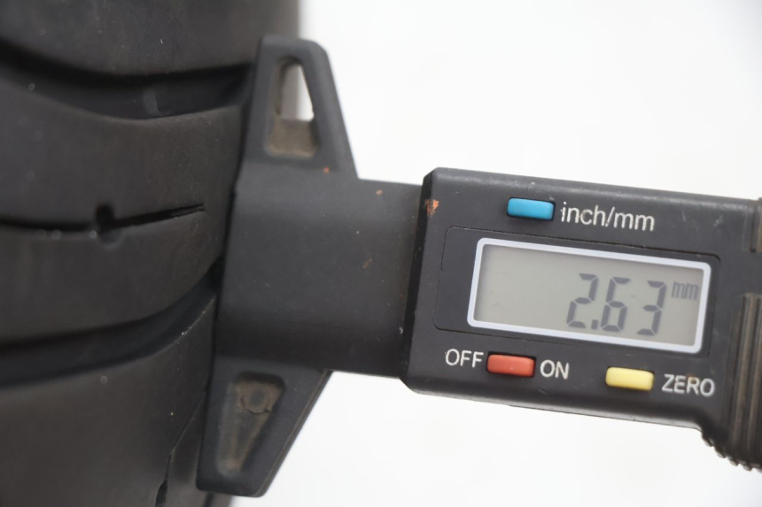 photo de JANTE ARRIÈRE ET PNEU YAMAHA FJR 1300 (2001 - 2005) - Vue rapprochée