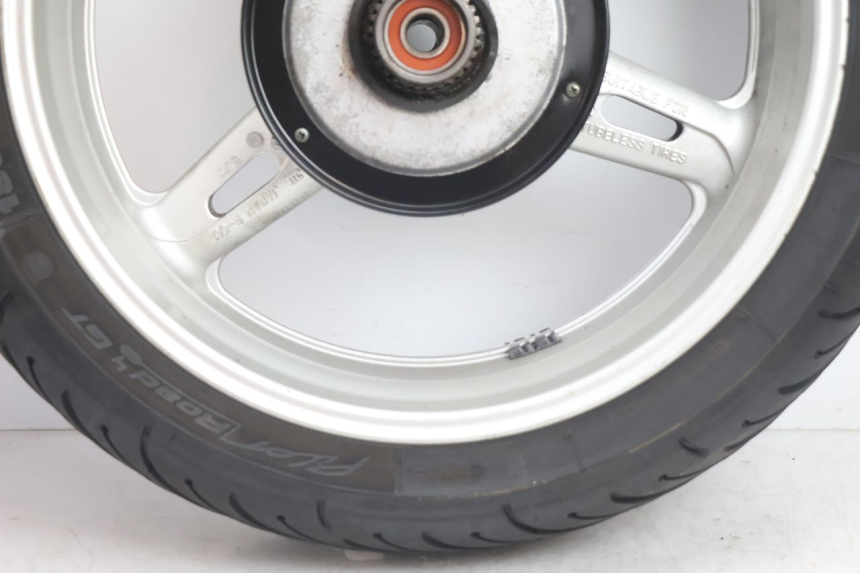 photo de JANTE ARRIÈRE ET PNEU YAMAHA FJR 1300 (2001 - 2005) - Zoom état d’usage
