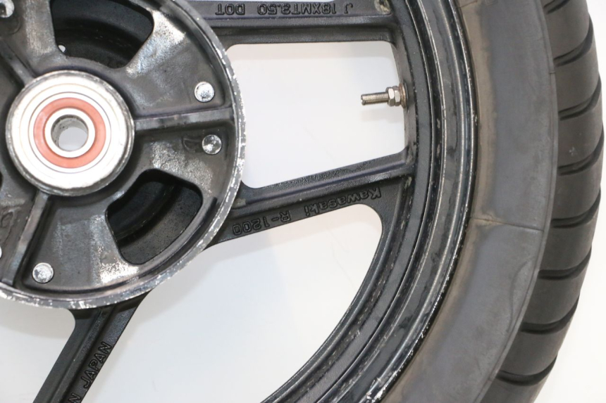 photo de JANTE ARRIÈRE ET PNEU KAWASAKI GPX F ZX750F 750 (1986 - 1990) - Vue produit
