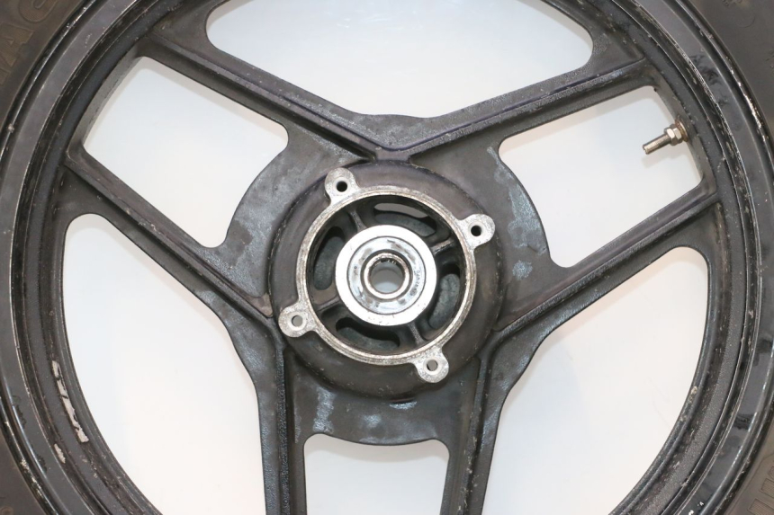 photo de JANTE ARRIÈRE ET PNEU KAWASAKI GPX F ZX750F 750 (1986 - 1990) - Focus structure