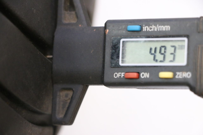 photo de JANTE ARRIÈRE ET PNEU KAWASAKI GPX F ZX750F 750 (1986 - 1990) - Zoom état d’usage
