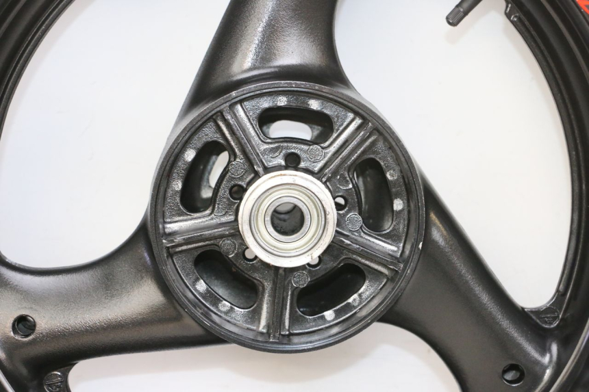 photo de JANTE ARRIÈRE ET PNEU SUZUKI GSF N BANDIT 600 (1996 - 1999) - Inspection visuelle