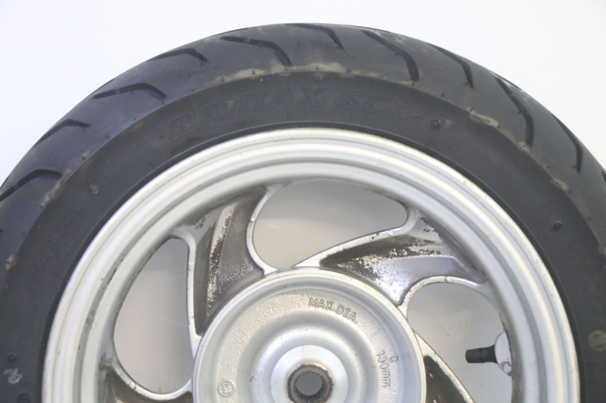 photo de JANTE ARRIÈRE ET PNEU SYM GTS EVO 125 (2009 - 2013) - Détails caractéristiques