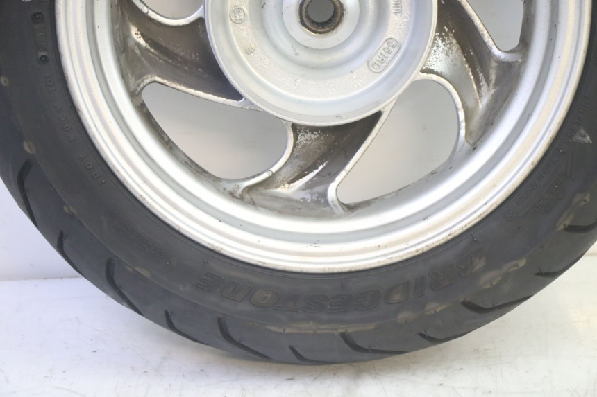 photo de JANTE ARRIÈRE ET PNEU SYM GTS EVO 125 (2009 - 2013) - Zoom composants