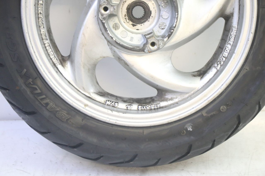 photo de JANTE ARRIÈRE ET PNEU SYM GTS EVO 125 (2009 - 2013) - Zoom état d’usage