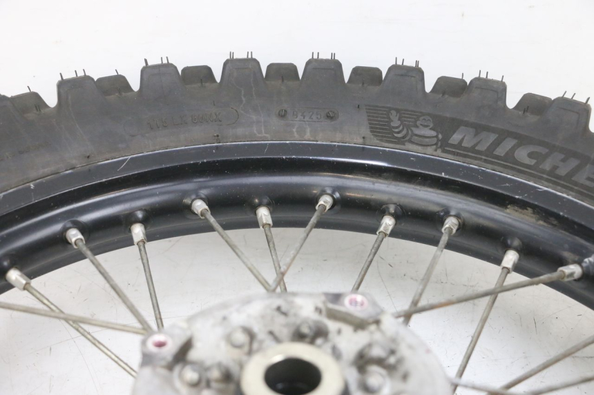 photo de JANTE ARRIÈRE ET PNEU KAWASAKI KXF KX-F 250 (2017 - 2019) - Gros plan technique