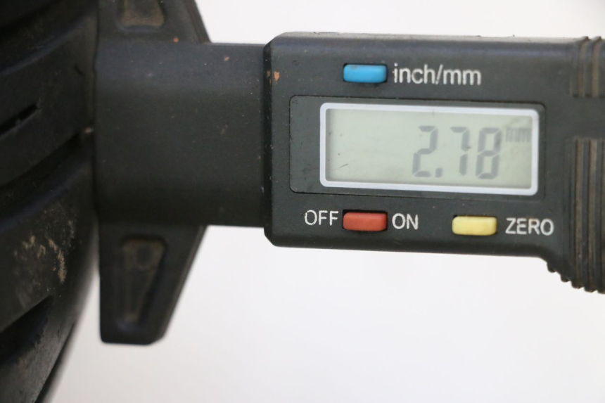 photo de JANTE ARRIÈRE ET PNEU PIAGGIO LIBERTY IGET S 125 (2016 - 2020) - Zoom état d’usage