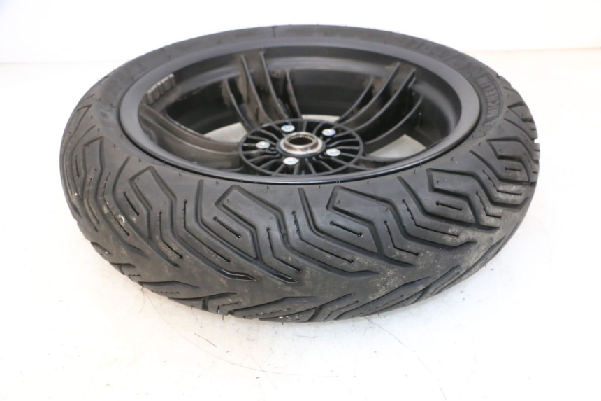 photo de JANTE ARRIÈRE ET PNEU PIAGGIO MP3 HPE 300 (2019 - 2026) - Zoom état d’usage