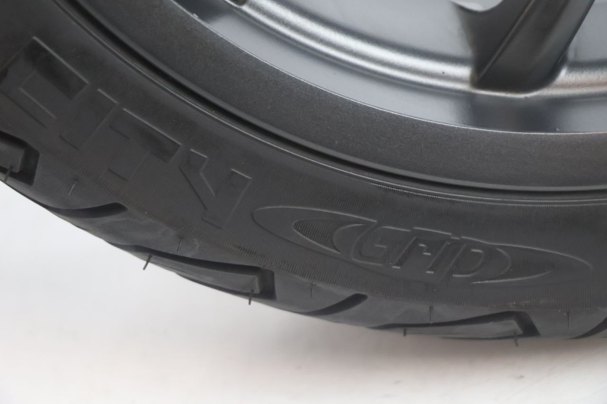 photo de JANTE ARRIÈRE ET PNEU PIAGGIO MP3 HPE 530 (2022 - 2026) - Zoom qualité